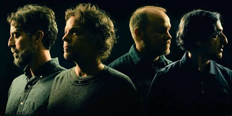 The Glowing di Explosions In The Sky: Un'Esplosione Emotiva di Melodie Cinematografiche e Paesaggi Sonori Onirici